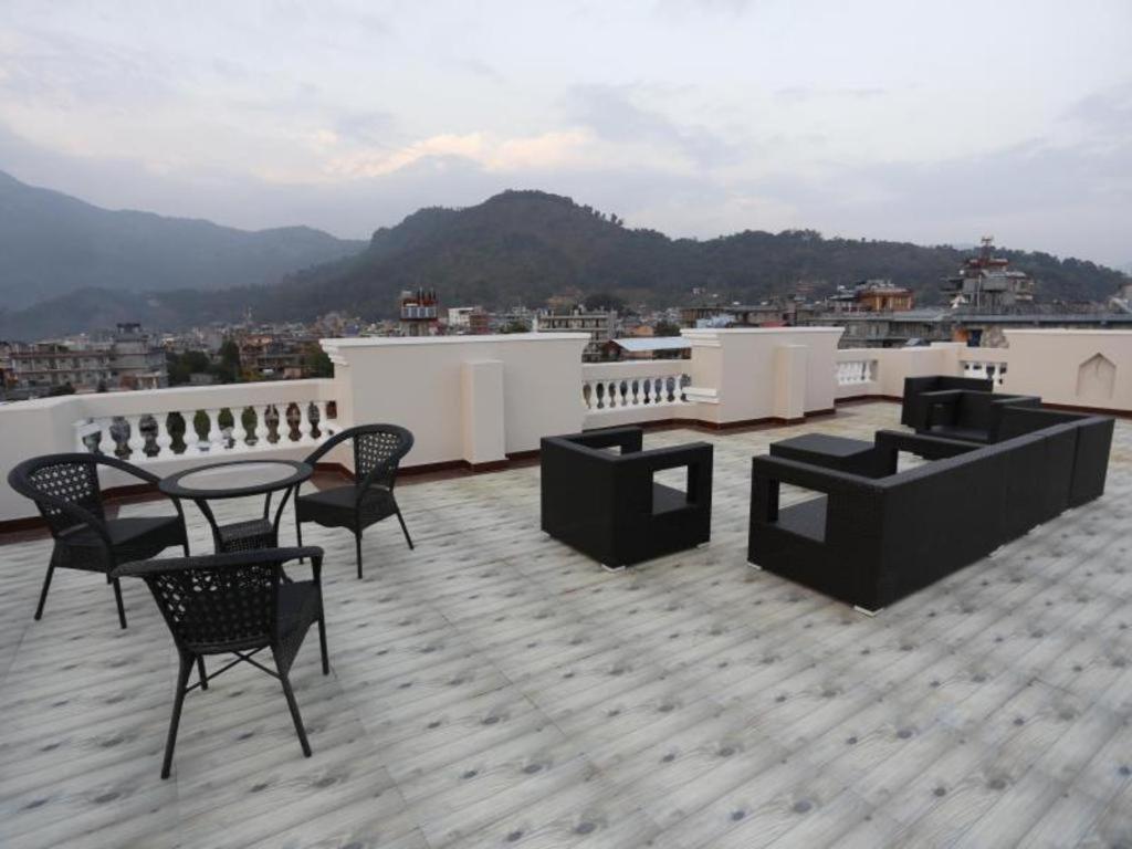 Da Yatra Courtyard Hotel & Resort Похара Екстериор снимка