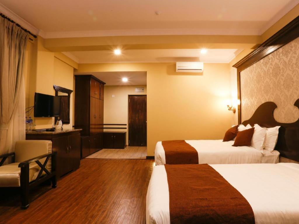 Da Yatra Courtyard Hotel & Resort Похара Екстериор снимка