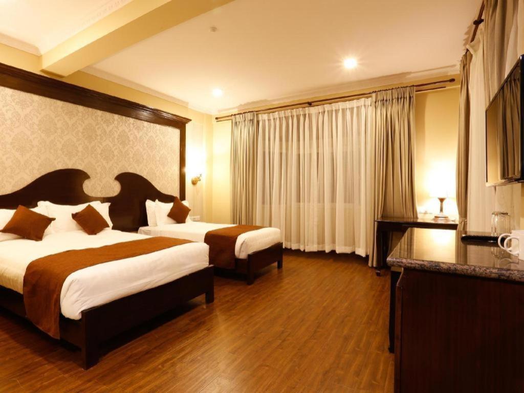 Da Yatra Courtyard Hotel & Resort Похара Екстериор снимка
