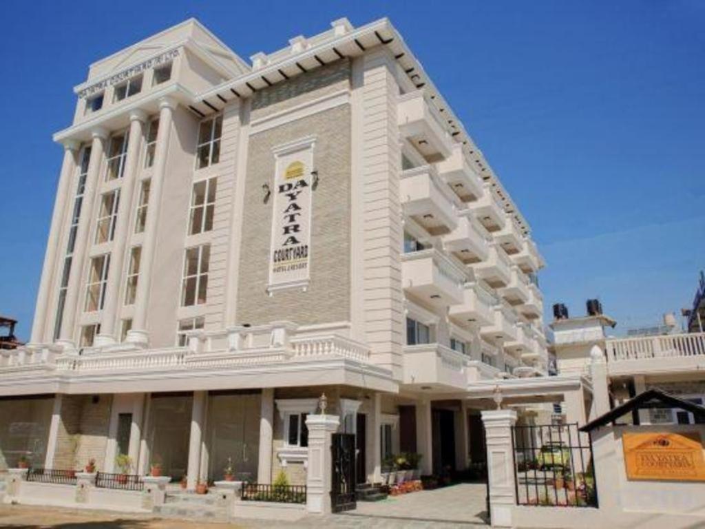 Da Yatra Courtyard Hotel & Resort Похара Екстериор снимка