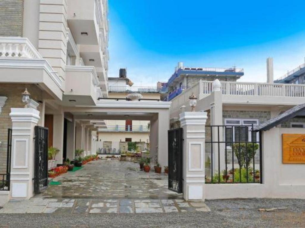 Da Yatra Courtyard Hotel & Resort Похара Екстериор снимка